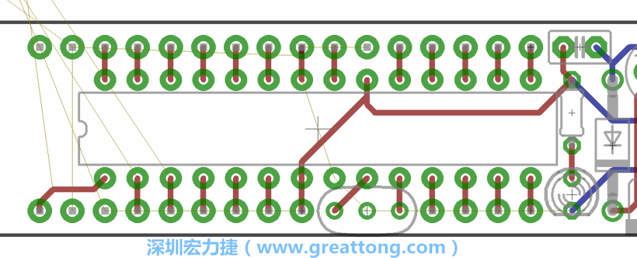 諧振器應(yīng)擺放在ATmega微控制器的針腳8、9和10旁邊，在共鳴器和微控制器中間的高頻信號(hào)線(xiàn)應(yīng)該要愈短愈好，此外，其它的信號(hào)線(xiàn)應(yīng)該要遠(yuǎn)離這個(gè)區(qū)域且配置在諧振器的下方，這樣做是為了防止不必要的無(wú)線(xiàn)電波干擾。