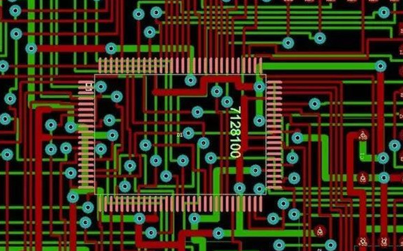 圖1：兩種PCB模型的部分電路。頂圖：傳統(tǒng)設(shè)計(jì)版本。