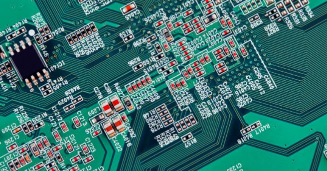 你能在這個復(fù)雜的PCB中找到垂直布線嗎？反正我不能